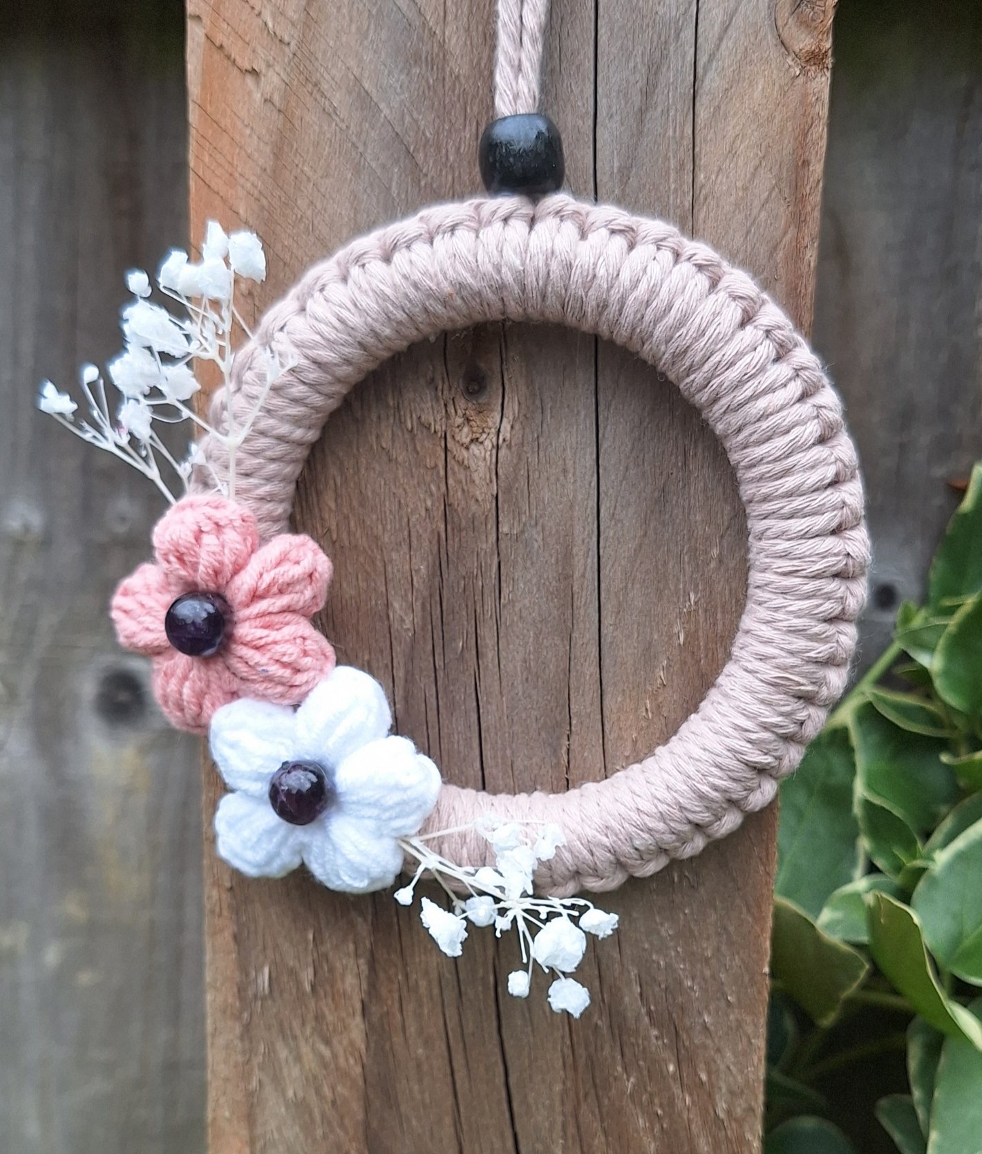 Medium wreath brown coral & white