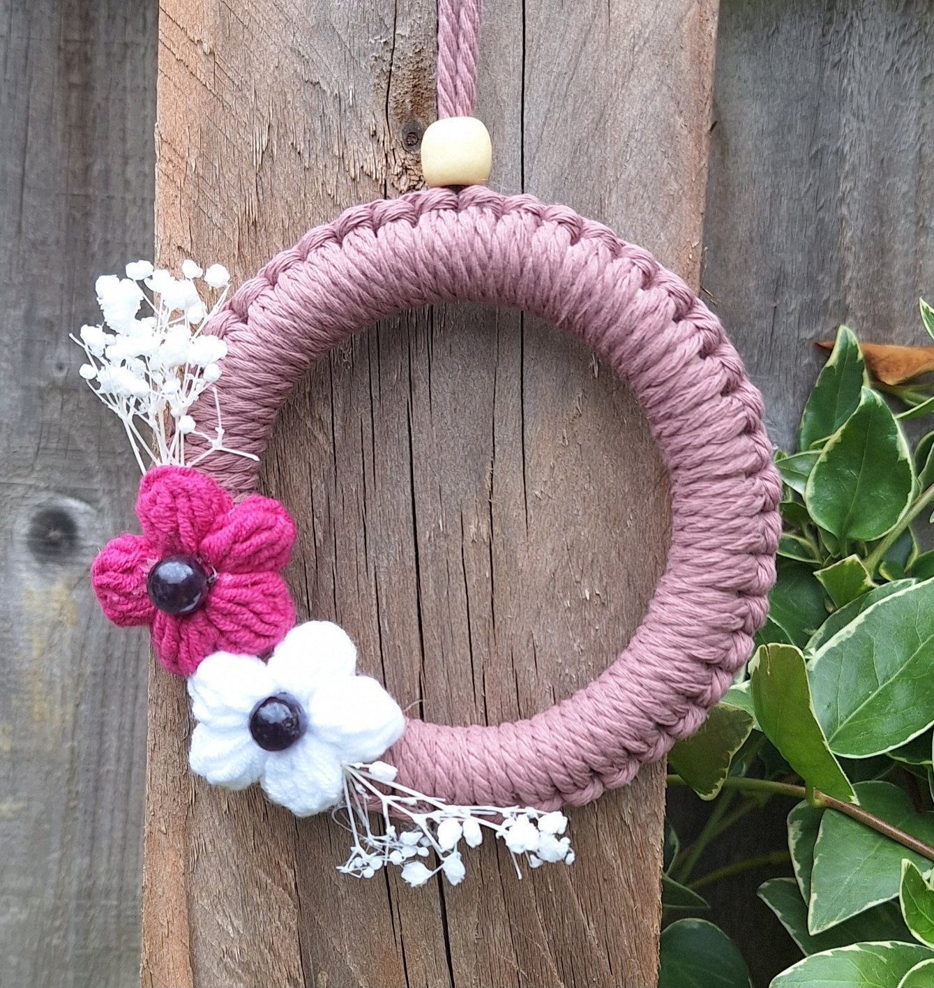 Medium wreath purple Cerise & White